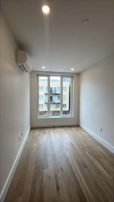 Large private room with private bath in 3 BED, 2 B Main Photo