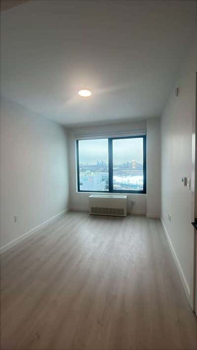 Large private room w priv bath  in 3 BED, 2 BATH Main Photo