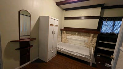 $ 860 Medium size Rm/Shared Bath-All bills inclu Main Photo