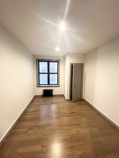 📍 700 W 175 St | Rooms in Duplex Apartment  Main Photo