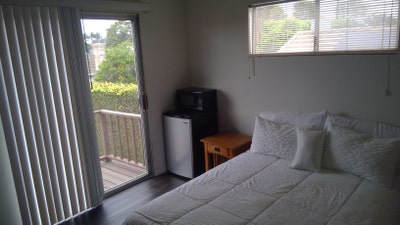 Furnished room with shared bath Main Photo