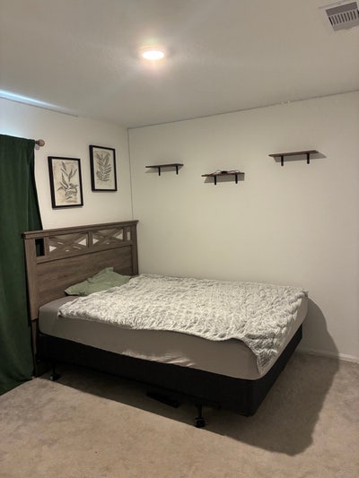 Room for rent in Townsend Reserve Main Photo