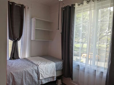 Nearby warlmart and Alamoana shopping center  Main Photo