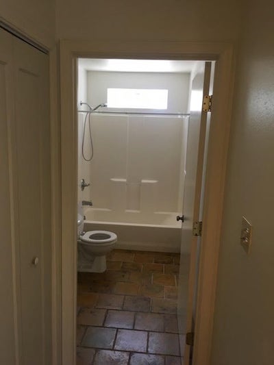 4 Housemates in 5Bd 3 Ba apartment Main Photo