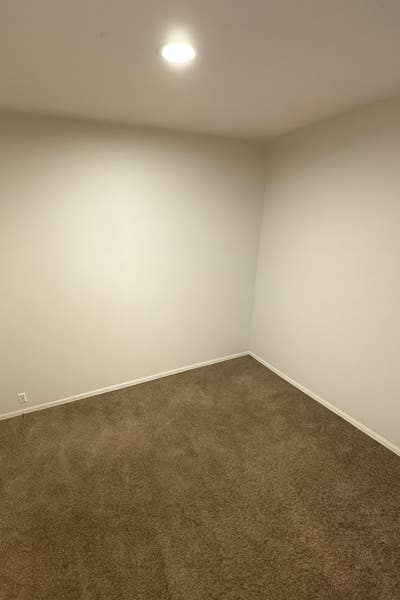 Room for rent in a four bedroom house  Main Photo