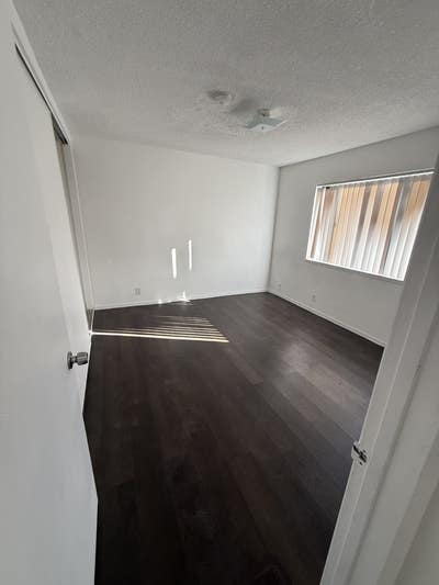 Mid Wishire Room for Rent Main Photo