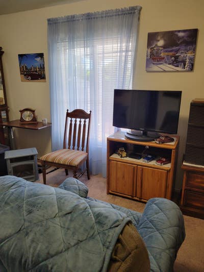 Spare bedroom for rent. Main Photo