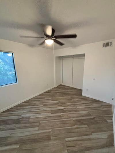 1 Room, Shared Bathroom (All bills included) Main Photo