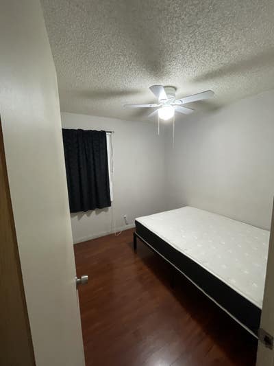 Medium size room for rent  Main Photo