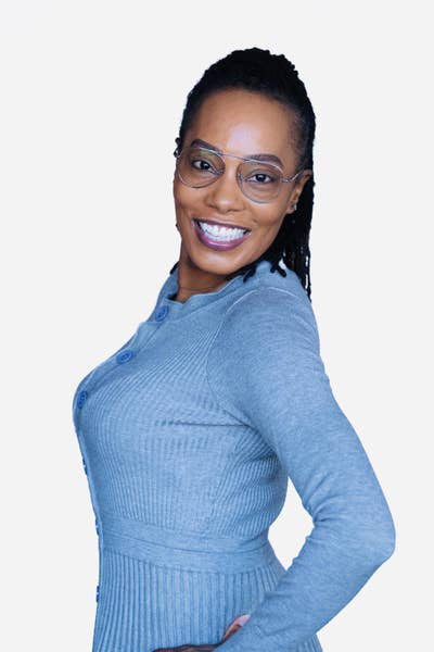 Responsible woman looking for room in LA now Main Photo