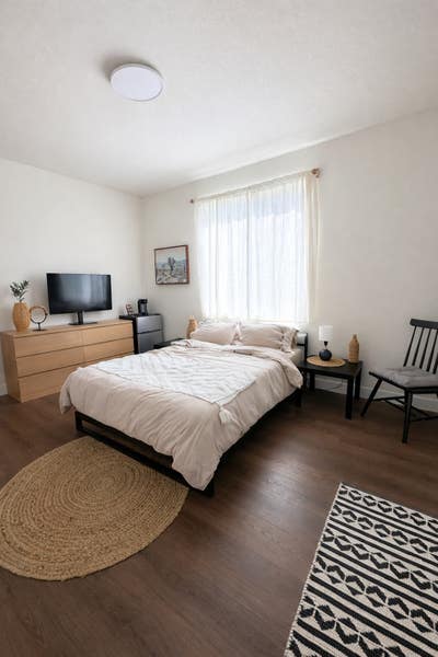 230sq Suite. Private Bed & Bath. No shared Spaces Main Photo