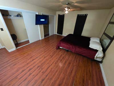 LAS Master Room for Rent in Beautiful House Main Photo