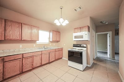 Home for rent in Denver Heights with huge backyard Main Photo