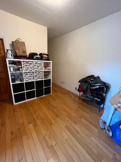 Small room in Sunset Park Main Photo