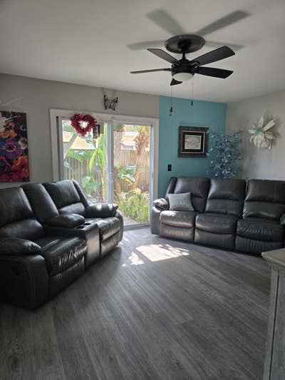 Home on a lake and 20 minutes to the beach Main Photo