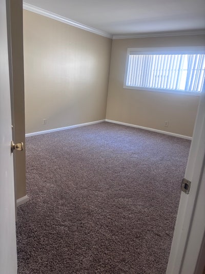 One room with own private bathroom available  Main Photo