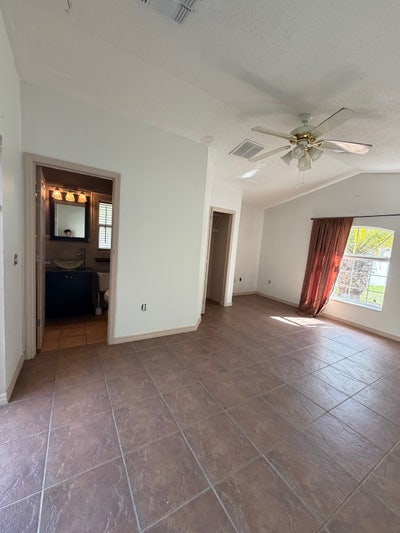 Private guest house with private bathroom w/ Pool  Main Photo