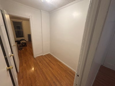 Huge 1 bed with additional office space.  Main Photo