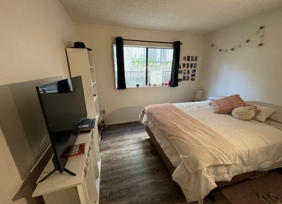 Glendale Room with Own Bathroom Main Photo