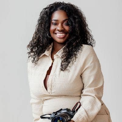 I am a professional female aged 39. I am look... Main Photo