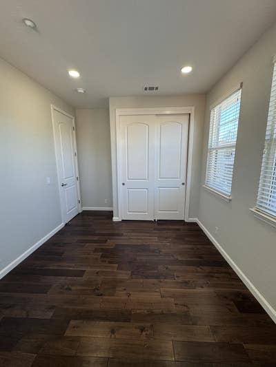 Private room with own bathroom Main Photo