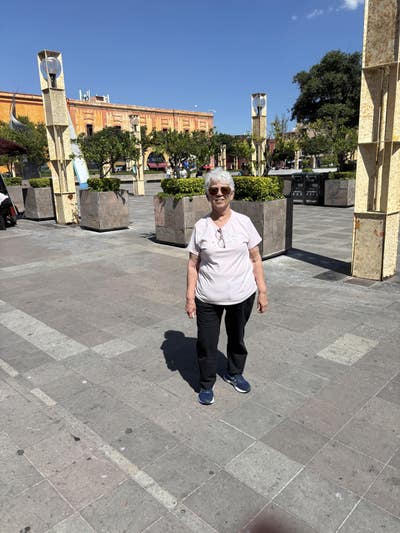 Reliable female looking for Pasadena room now Main Photo