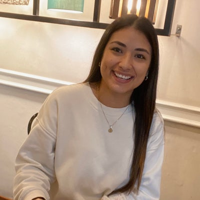 Responsible woman looking for Northridge room Main Photo