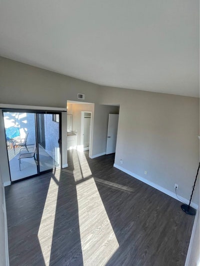 Room for rent in Lake Forest! Main Photo