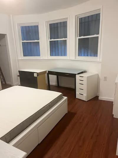 ✨Spacious Room w/ Private Bath & Comfort!✨ Main Photo