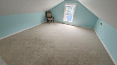 Cozy Upstairs WIth On_Site Laundry!! Main Photo