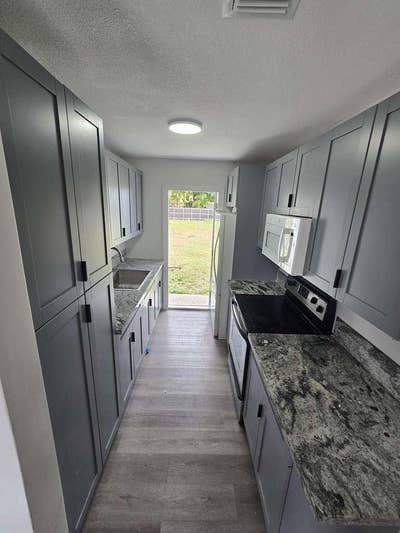 Homestead Home turnpike and exit 6 Main Photo