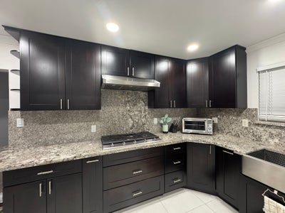 Private Room for Rent with Shared Bathroom in New Main Photo