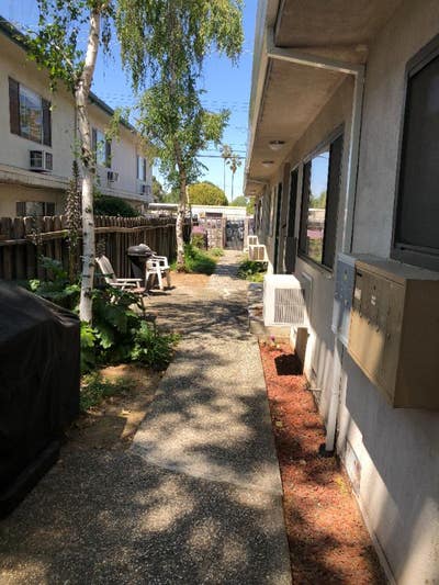 Newly remodeled 1 bd 1 bth 2nd floor apt near High Main Photo