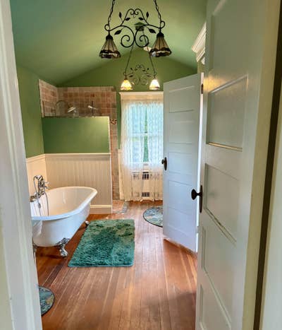 Sayville Victorian upstairs master BR w full larg Main Photo