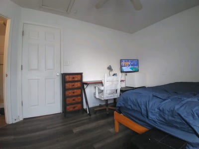 Private room and bath in sunny ocean  Main Photo