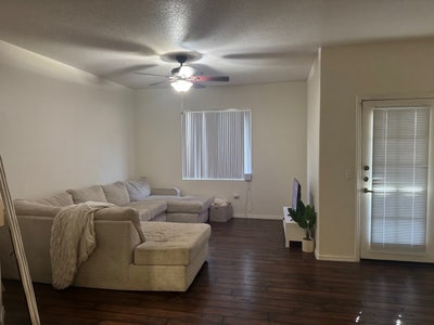 Looking for 3 bedroom sublease  Main Photo