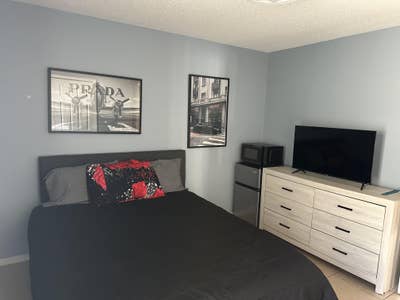 Studio and rooms for rent Davenport  Main Photo