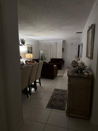 Townhouse, close to turnpike  Main Photo