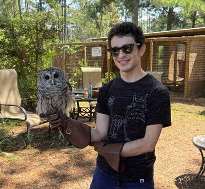 26 y/o queer guy with a very old cat Main Photo