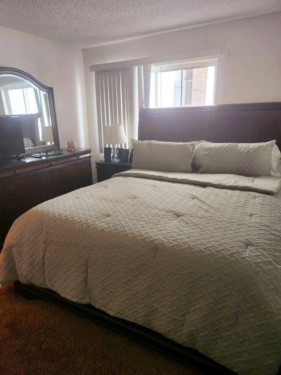 Fully-furnished room & private bathroom  Main Photo
