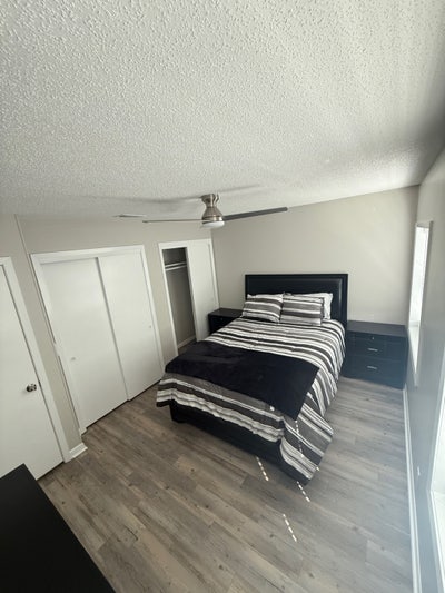 Queen Sized Room For Rent in Cozy Home Main Photo