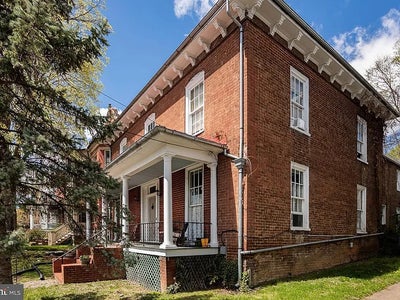 Studio Apartment Main Photo