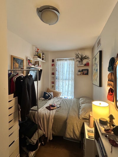 ISO female roommate may/june move in LES Main Photo