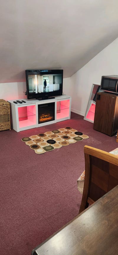 Furnished private room in a beautiful home.  Main Photo