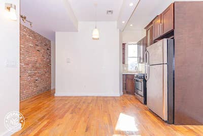 Sunny Room in Crown Heights! Main Photo