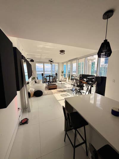 Private Room in 3 Bed Highrise in Edgewater Main Photo