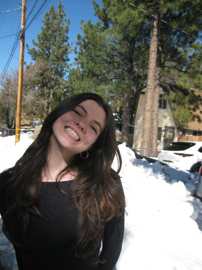 Female student looking for a room in LA area Main Photo