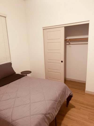 Furnished room Main Photo