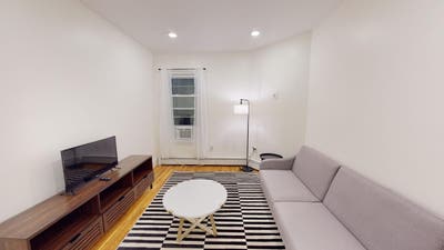 3 bed in Somerville on a flexible lease Main Photo