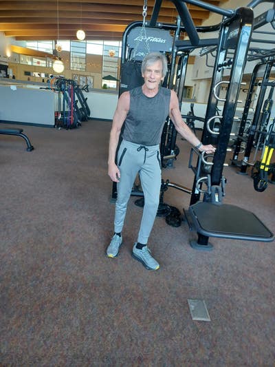 I'm a retired teacher and now a full time per... Main Photo